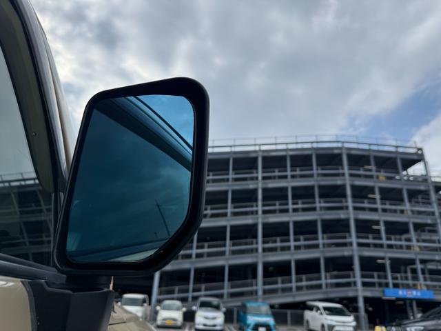 査定員が車両をしっかりチェック