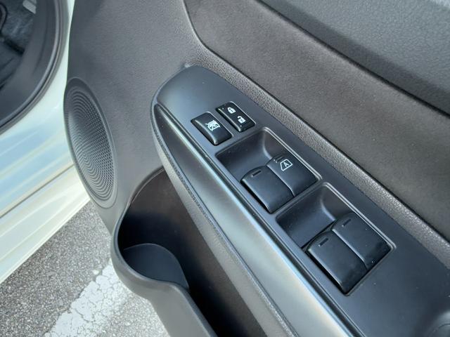 ノート ニスモ S Bluetooth/CD/ミュージックプレイヤー接続可 パワーステアリング ミュージックプレイヤー接続可 電動格納ドアミラー 助手席エアバック 運転席エアバック インテリジェントキー キーレス ABS(19枚目)