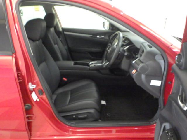 シビック セダン ホンダセンシング・純正ナビ・ETC・レザーインテリア・17インチアルミ・スマートキー・シートヒーター・パドルシフト・LED・オートハイビーム・1オーナー サイドエアバッグ ワンオーナー車 USB(4枚目)