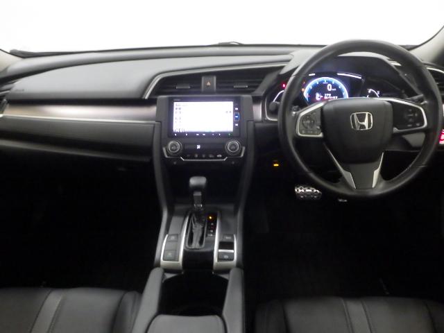 シビック セダン ホンダセンシング・純正ナビ・ETC・レザーインテリア・17インチアルミ・スマートキー・シートヒーター・パドルシフト・LED・オートハイビーム・1オーナー サイドエアバッグ ワンオーナー車 USB(9枚目)