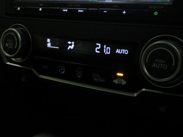 シビック セダン ホンダセンシング・純正ナビ・ETC・レザーインテリア・17インチアルミ・スマートキー・シートヒーター・パドルシフト・LED・オートハイビーム・1オーナー サイドエアバッグ ワンオーナー車 USB(11枚目)