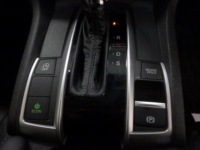 シビック セダン ホンダセンシング・純正ナビ・ETC・レザーインテリア・17インチアルミ・スマートキー・シートヒーター・パドルシフト・LED・オートハイビーム・1オーナー サイドエアバッグ ワンオーナー車 USB(13枚目)