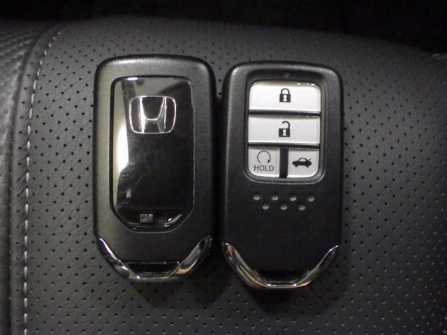 シビック セダン ホンダセンシング・純正ナビ・ETC・レザーインテリア・17インチアルミ・スマートキー・シートヒーター・パドルシフト・LED・オートハイビーム・1オーナー サイドエアバッグ ワンオーナー車 USB(14枚目)