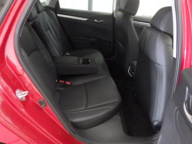 シビック セダン ホンダセンシング・純正ナビ・ETC・レザーインテリア・17インチアルミ・スマートキー・シートヒーター・パドルシフト・LED・オートハイビーム・1オーナー サイドエアバッグ ワンオーナー車 USB(17枚目)