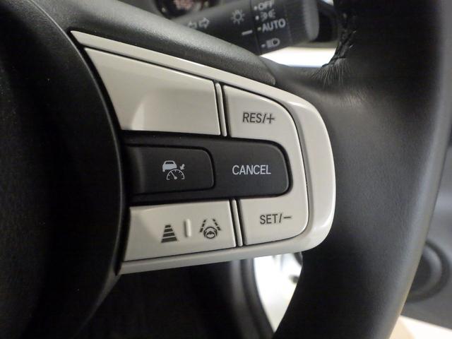 【ＡＣＣ／ＬＫＡＳ】設定した車速内でクルマが自動的に加減速。先行車との適切な車間距離を維持しながら追従走行します。また高速道路を走行する際、車線の中央付近を維持するようにステアリング操作を支援します