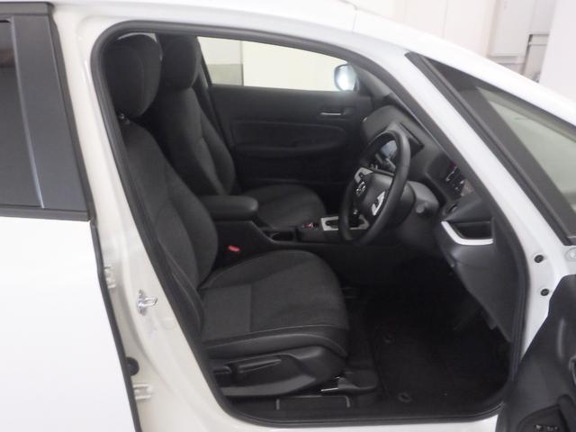 運転席はハイトアジャスター装備でピッタリのポジションを決めることができます！