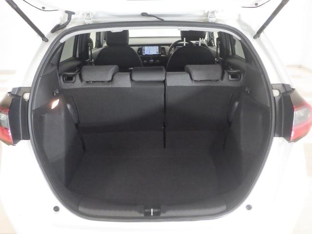 【ラゲッジスペース】開口部が広いのでお荷物の積み下ろしも楽々です♪