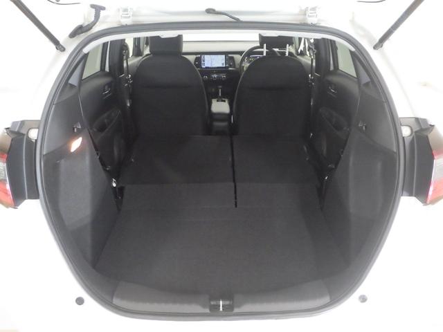 【ラゲッジスペース】後部座席の背もたれを倒せば大きなお荷物も大丈夫！いざという時も頼りになります♪