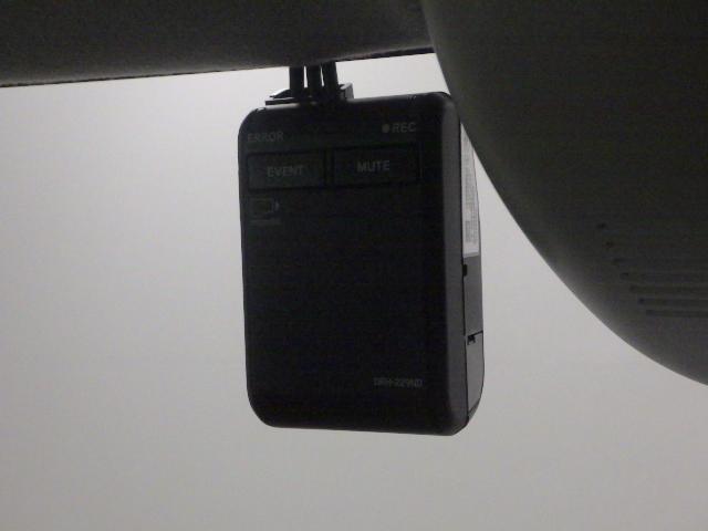 『３カメラドライブレコーダー』動画を残すことで万が一の事態に遭遇した時の必須アイテムです！急ブレーキ・急ハンドルが起こった際、自動で記録が上書きされずに保存され、後でＰＣ等で確認出来ます。