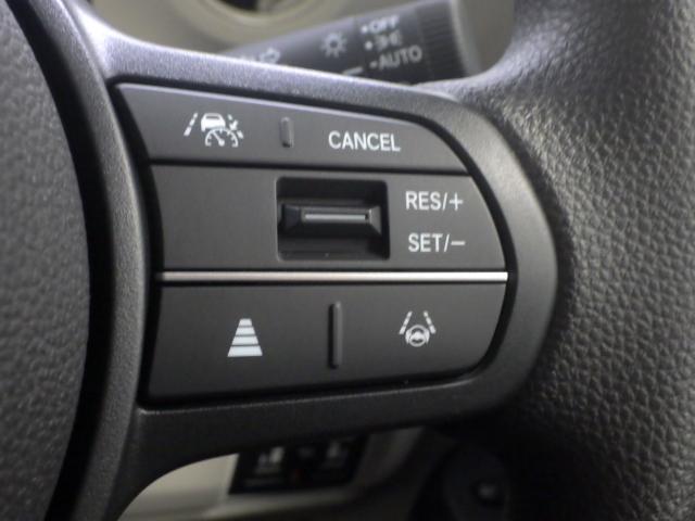 【ＡＣＣ／ＬＫＡＳ】設定した車速内でクルマが自動的に加減速。先行車との適切な車間距離を維持しながら追従走行します。また高速道路を走行する際、車線の中央付近を維持するようにステアリング操作を支援します