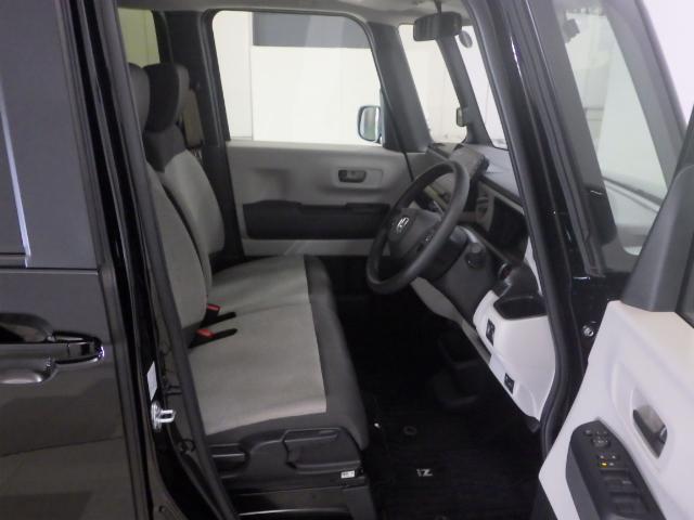 運転席はハイトアジャスター装備でピッタリのポジションを決めることができます！