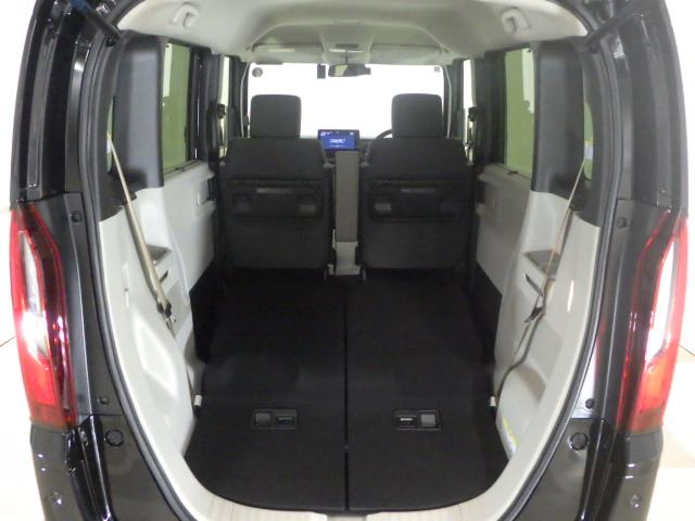 【ラゲッジスペース】後部座席の背もたれを倒せば大きなお荷物も大丈夫！いざという時も頼りになります♪