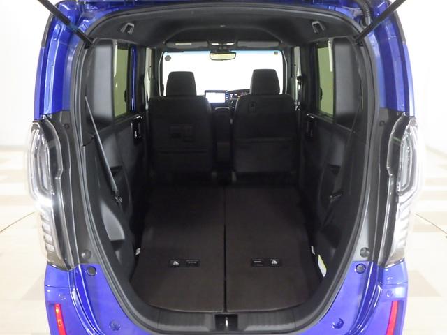 【ラゲッジスペース】後部座席の背もたれを倒せば大きなお荷物も大丈夫！いざという時も頼りになります♪