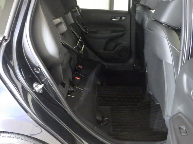 フィット ｅ：ＨＥＶホーム　禁煙車　前後誤発進抑制機能　クリソナ　助手席エアバッグ　運転席エアバッグ　１オナ　アイドリングストップ　ＬＥＤライト　ＵＳＢ接続　バックカメラ　ＡＢＳ　サイドエアバッグ　オートクルーズコントロール（17枚目）