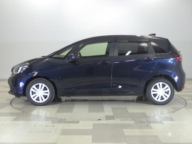 フィット ｅ：ＨＥＶホーム　禁煙車　前後誤発進抑制機能　クリソナ　助手席エアバッグ　運転席エアバッグ　１オナ　アイドリングストップ　ＬＥＤライト　ＵＳＢ接続　バックカメラ　ＡＢＳ　サイドエアバッグ　オートクルーズコントロール（25枚目）