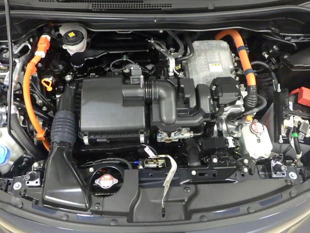 フィット ｅ：ＨＥＶホーム　禁煙車　前後誤発進抑制機能　クリソナ　助手席エアバッグ　運転席エアバッグ　１オナ　アイドリングストップ　ＬＥＤライト　ＵＳＢ接続　バックカメラ　ＡＢＳ　サイドエアバッグ　オートクルーズコントロール（31枚目）