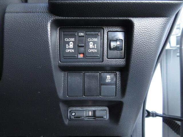 ステップワゴン エアー　禁煙車　盗難防止システム　１オナ　ＴＵＲＢＯ　踏み間違い防止　リアカメラ　サイドエアバッグ　オートクルーズコントロール　横滑り防止　フルセグＴＶ　ＵＳＢ　クリアランスソナー　ＥＴＣ車載器　スマートキー（9枚目）