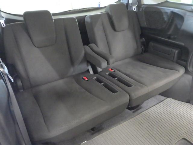 フリード Ｇジャストセレクション　禁煙車　Ｂモニター　スマトキー　ワンオナ　助手席エアバッグ　ＡＵＴＯエアコン　１セグ　パワステ　ナビＴＶ　両側スライド片側電動　ＥＴＣ　イモビ　運転席エアバッグ　ＰＷ　ＡＢＳ　ＤＶＤ再生　３列シート（14枚目）