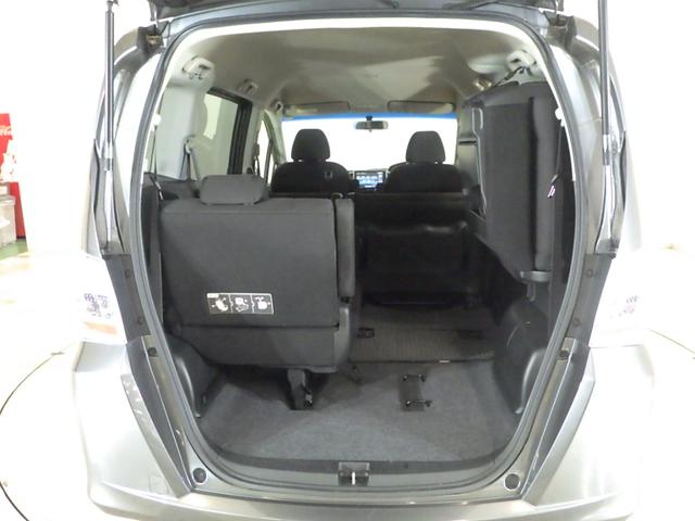 フリード Ｇジャストセレクション　禁煙車　Ｂモニター　スマトキー　ワンオナ　助手席エアバッグ　ＡＵＴＯエアコン　１セグ　パワステ　ナビＴＶ　両側スライド片側電動　ＥＴＣ　イモビ　運転席エアバッグ　ＰＷ　ＡＢＳ　ＤＶＤ再生　３列シート（16枚目）