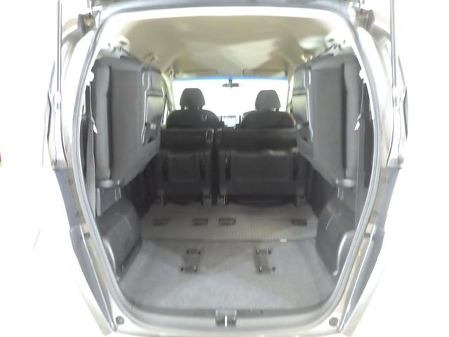 フリード Ｇジャストセレクション　禁煙車　Ｂモニター　スマトキー　ワンオナ　助手席エアバッグ　ＡＵＴＯエアコン　１セグ　パワステ　ナビＴＶ　両側スライド片側電動　ＥＴＣ　イモビ　運転席エアバッグ　ＰＷ　ＡＢＳ　ＤＶＤ再生　３列シート（17枚目）