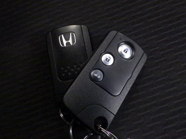 フリード Ｇジャストセレクション　禁煙車　Ｂモニター　スマトキー　ワンオナ　助手席エアバッグ　ＡＵＴＯエアコン　１セグ　パワステ　ナビＴＶ　両側スライド片側電動　ＥＴＣ　イモビ　運転席エアバッグ　ＰＷ　ＡＢＳ　ＤＶＤ再生　３列シート（24枚目）