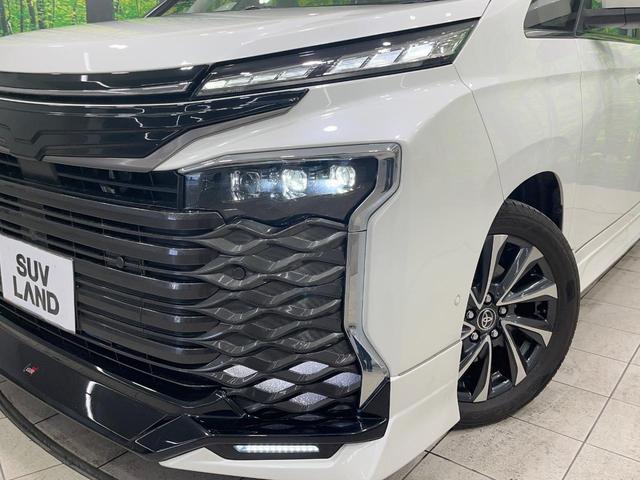 ヴォクシー ハイブリッドＳ－Ｚ　禁煙車　ＧＲエアロ　後席モニター　純正１０型ナビ　全周囲カメラ　ブラインドスポットモニター　両側電動ドア　電動リアゲート　衝突被害軽減　レーダークルーズ　３眼ＬＥＤライト　コーナーセンサー（13枚目）