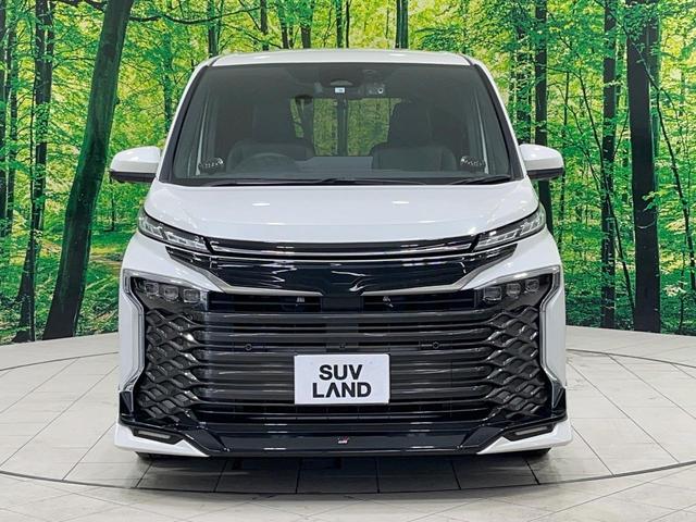 ヴォクシー ハイブリッドＳ－Ｚ　禁煙車　ＧＲエアロ　後席モニター　純正１０型ナビ　全周囲カメラ　ブラインドスポットモニター　両側電動ドア　電動リアゲート　衝突被害軽減　レーダークルーズ　３眼ＬＥＤライト　コーナーセンサー（15枚目）