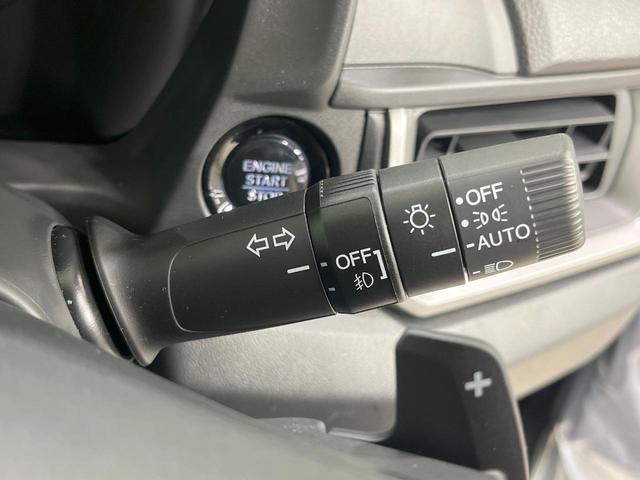 ＷＲ－Ｖ Ｚ　登録済未使用車　ホンダセンシング　レーダークルーズ　クリアランスソナー　車線逸脱警報　オートハイビーム　ＬＥＤヘッド＆フォグ　純正１７インチアルミ　オートライト　オートエアコン　スマートキー（4枚目）