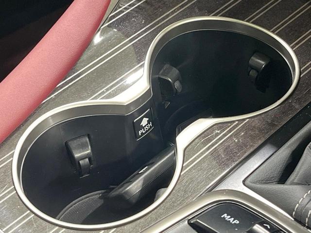 ＲＸ ＲＸ４５０ｈ　Ｆスポーツ　禁煙車　サンルーフ　ＴＲＤエアロ　純正１２型ナビ　全周囲カメラ　レーダークルーズ　電動リアゲート　レザーシート　全席シートヒーター　前席シートエアコン　コーナーセンサー　純正２０インチアルミ（60枚目）