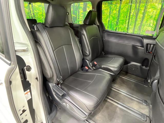 ヴォクシー ＺＳ　煌　禁煙車　後席モニター　１０型ＢＩＧＸ　フルセグ　バックカメラ　両側電動スライド　ＬＥＤヘッド　フォグランプ　純正１６インチアルミ　ＥＴＣ　アイドリングストップ　ＤＶＤ再生　オートライト　オートエアコン（11枚目）