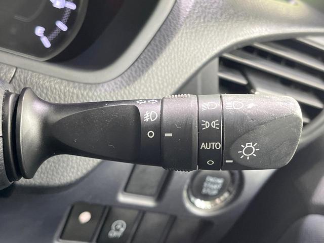 ヴォクシー ＺＳ　煌　禁煙車　後席モニター　１０型ＢＩＧＸ　フルセグ　バックカメラ　両側電動スライド　ＬＥＤヘッド　フォグランプ　純正１６インチアルミ　ＥＴＣ　アイドリングストップ　ＤＶＤ再生　オートライト　オートエアコン（40枚目）
