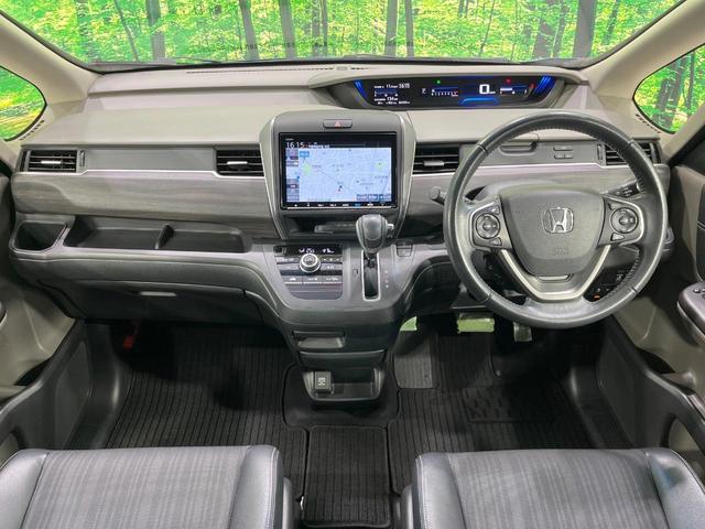 フリード Ｇ・ホンダセンシング　禁煙車　後席モニター　両側電動ドア　純正９型ナビ　バックカメラ　レーダークルーズ　ハーフレザーシート　純正１５インチアルミ　コーナーセンサー　スマートキー　ＬＥＤヘッド　ＥＴＣ　オートライト（2枚目）