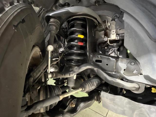 ランドクルーザープラド TX Lパッケージ・G-フロンティア 禁煙車 サンルーフ 純正SDナビ バックカメラ 寒冷地仕様 レザーシート コーナーセンサー スマートキー LEDヘッド 純正17インチアルミ ルーフレール ETC クルコン オートライト(21枚目)