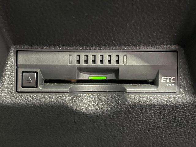 ヤリスクロス ハイブリッドZ 禁煙車 全周囲カメラ フルセグTV 電動リアゲート レーダークルーズ ブラインドスポットモニター 車線逸脱装置 シートヒーター ステアリングヒーター LEDヘッド&フォグ Bluetooth ETC(7枚目)