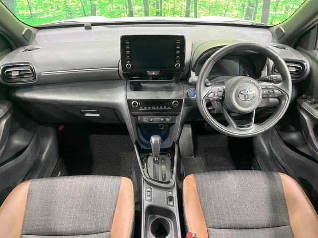 ヤリスクロス ハイブリッドZ アドベンチャー 禁煙車 8型ナビ 全周囲カメラ フルセグ ルーフレール アダプティブクルーズコントロール シートヒーター ステアリングヒーター オートマチックハイビーム クリアランスソナー パワーシート ETC(2枚目)
