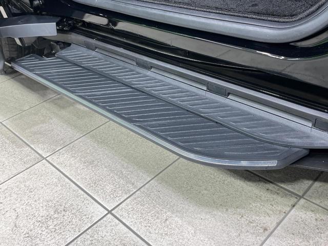 アルファードハイブリッド Z 禁煙車 ムーンルーフ 後席モニター 純正14型ナビ 全周囲カメラ ユニバーサルサイドステップ トヨタチームメイト デジタルインナーミラー シートベンチレーション 両側電動ドア 電動リアゲート ETC(7枚目)