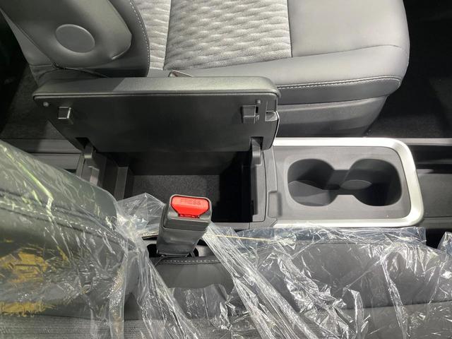 ノア ハイブリッドS-Z 年次改モデル 登録済未使用車 純正10型ナビ 全周囲カメラ フルセグ 快適利便パッケージ トヨタチームメイト 両側電動ドア レーダークルーズ 電動リア オットマン LEDヘッド ETC オートハイビム(70枚目)