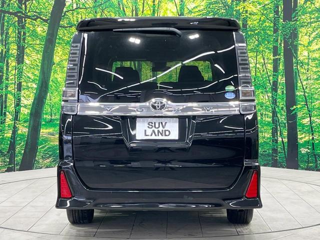 ヴォクシー ZS 煌 禁煙車 後席モニター 純正10型ナビ 両側電動ドア バックカメラ 衝突被害軽減 スマートキー LEDヘッド ビルトインETC クルコン オートハイビーム 車線逸脱警報 オートライト(18枚目)