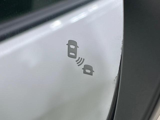 セレナ e-パワー ハイウェイスターV 禁煙車 後席モニター 純正9型ナビ 全周囲カメラ セーフティパックA 両側電動ドア 衝突被害軽減 レーダークルーズ コーナーセンサー スマートキー LEDヘッド ETC 車線逸脱警報 オートライト(8枚目)