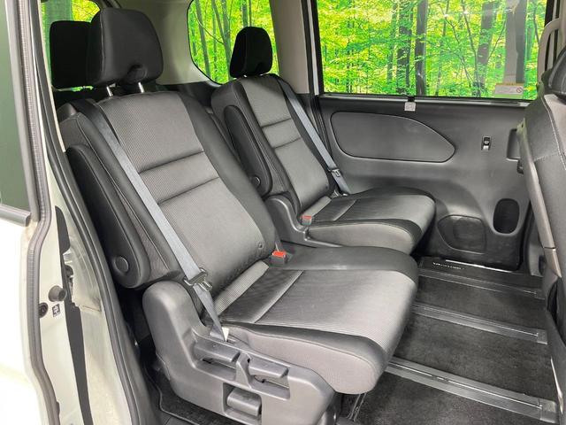 セレナ e-パワー ハイウェイスターV 禁煙車 後席モニター 純正9型ナビ 全周囲カメラ セーフティパックA 両側電動ドア 衝突被害軽減 レーダークルーズ コーナーセンサー スマートキー LEDヘッド ETC 車線逸脱警報 オートライト(10枚目)