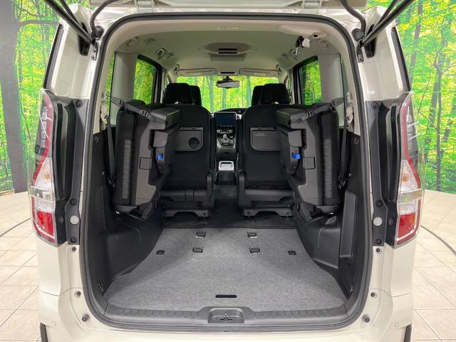 セレナ e-パワー ハイウェイスターV 禁煙車 後席モニター 純正9型ナビ 全周囲カメラ セーフティパックA 両側電動ドア 衝突被害軽減 レーダークルーズ コーナーセンサー スマートキー LEDヘッド ETC 車線逸脱警報 オートライト(12枚目)