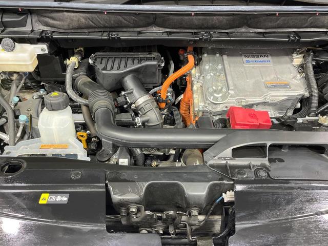 セレナ e-パワー ハイウェイスターV 禁煙車 後席モニター 純正9型ナビ 全周囲カメラ セーフティパックA 両側電動ドア 衝突被害軽減 レーダークルーズ コーナーセンサー スマートキー LEDヘッド ETC 車線逸脱警報 オートライト(20枚目)