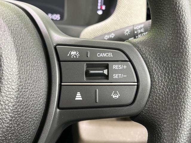 フリード エアー 登録済未使用車 純正ディスプレイオーディオ バックカメラ 両側電動ドア 6人乗り レーダークルーズ コーナーセンサー スマートキー LEDヘッド オートハイビーム 車線逸脱警報 オートライト(5枚目)