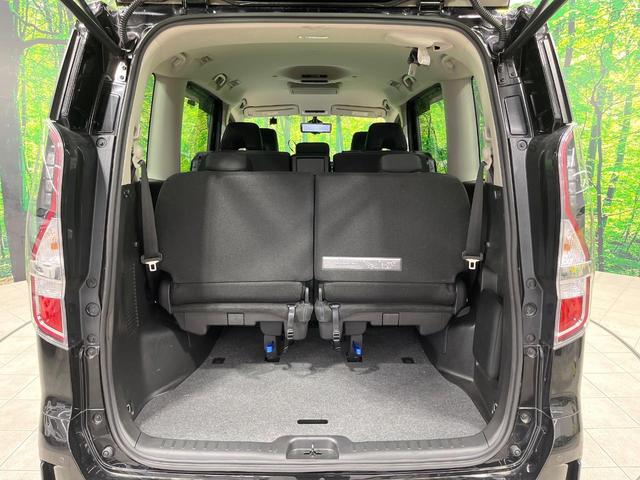 セレナ ハイウェイスターＶ　禁煙車　セーフティＡ　後席モニター　純正９型ナビ　全周囲カメラ　フルセグ　両側電動ドア　プロパイロット　デジタルミラー　ブラインドスポットモニター　ＥＴＣ　クリアランスソナー　ＬＥＤライト　純正ＡＷ（11枚目）