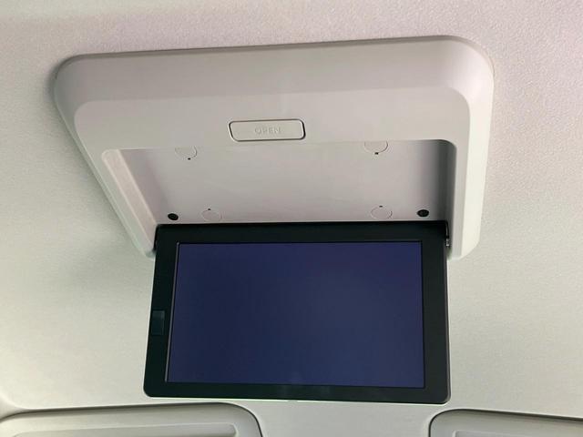 【フリップダウンモニター】大画面モニターで後席でもエンタメをお楽しみいただけます。小さなお子様にも大人気の装備です♪