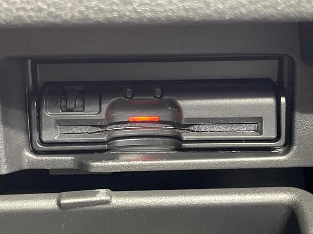 【ＥＴＣ】高速道路の料金所をストレスなく通過！話題のスポットやサービスエリアに多い「スマートＩＣ」利用時は必須のアイテムです。当店でセットアップを実施、ご納車当日からすぐにご利用いただけます！