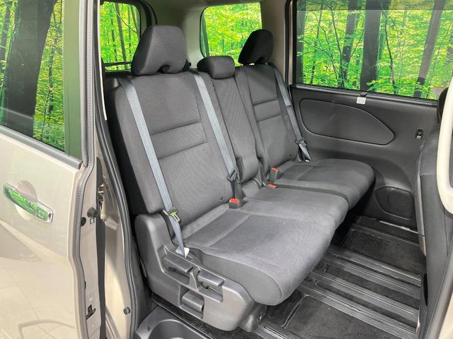 後部座席も気になるようなキズ・汚れやへたり等、大きなダメージはなく、良好な状態です。