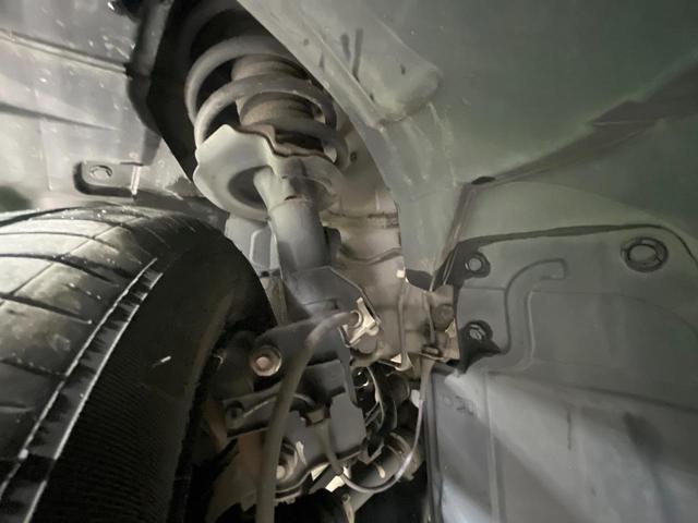 お車を安心してお乗りいただく為には、足回りの定期点検が欠かせません。サービスサポート（有償保証）では無料点検もご提供しており、安心のカーライフをお過ごしいただけるサポート体制が整っています。