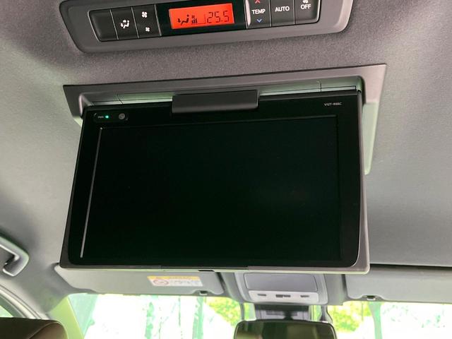 【フリップダウンモニター】大画面モニターで後席でもエンタメをお楽しみいただけます。小さなお子様にも大人気の装備です♪