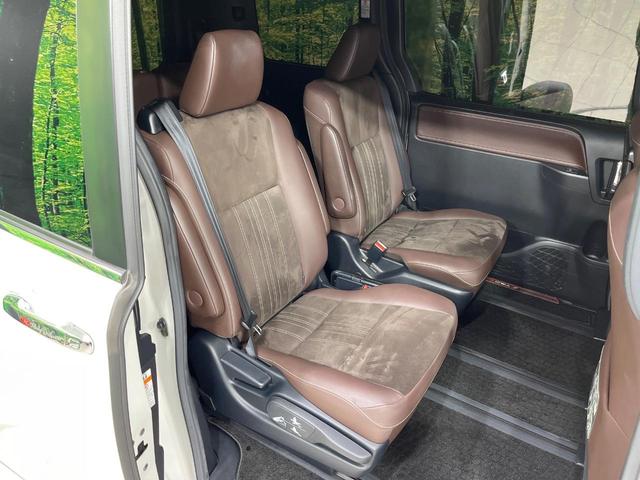 後部座席も気になるようなキズ・汚れやへたり等、大きなダメージはなく、良好な状態です。